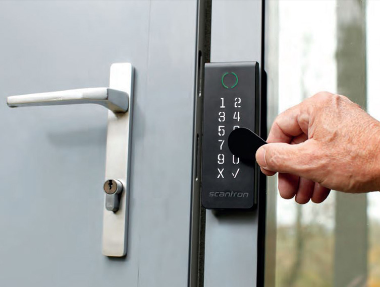 scantron adgangskontrol med nøglebrik